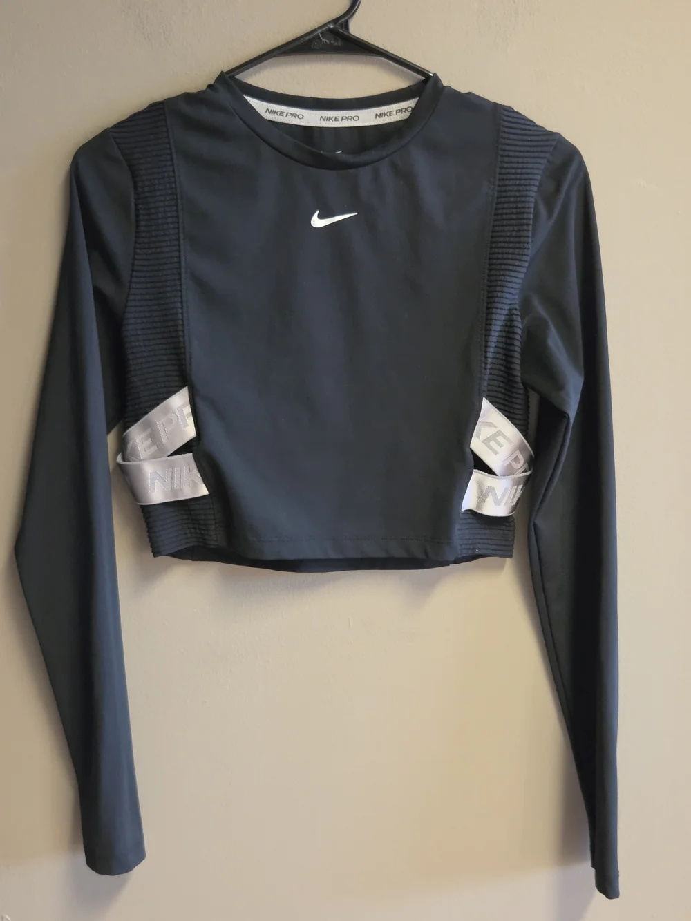 Nike Pro Women's Black Long-Sleeve Crop Top